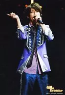 Johnny's West / Takahiro Hamada / Live Photo / Above the Knee / Costume Purple Silver / fingers of the right hand Holder / Left Hand Microphone / Upper Right Eye / Taifu n Dreamer