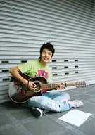 JACK JACK / Shinoda Kosuke / Whole body, sitting, clothing green, t-shirt, tooth show, hand instrument instrument, guitar / oficial Official photo