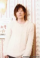 Kisho Taniyama / Upper Body, White Costume, Sweater, Background Wall, Flower Pattern / Event "Mr. Tambourine Man 』 10 th anniversary presents 8.11 Secret Reception by 『 Kisho Taniyama" Event + Mail-Order Only Bromide Set B