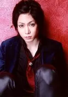 Yuki Tamaki / Kneecaps / Sitting / Costume black / red / Background red / Character actor shot / Event 「 Messiah - Red Lotus - 」