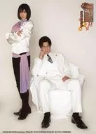 Tsutomu Ikeda (Miyanomori Tadashi) / Keito Sakurai (Miyanomori Tadashi) / Whole-body / Costume white / Purple / Ikeda sitting / Background white / Character Actor shot / 2L size / Stage 「 Hanayakaya / Gaga family Opera Kaleido Kyoen 」 Gacha Gacha version Treasured Official photo