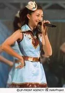 Berryz Kobo / Yurina Kumai / Live Photo / Above knee / Costume Light Blue Brown / Right Hand Waist / Left Hand Microphone / Right Eye / Official Official photo