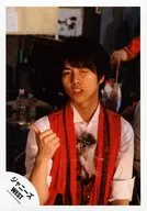 Johnny's West / Daiki Shigeoka / Upper Body / Costume red and white / Right Thumb Standing / Wink / Official Official photo