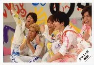 Johnny's West / Assembly (5 persons) / Horizontal, Knee-Up, Sitting, Costume white, Fujii with both hands, Eye-Left / Official Official photo