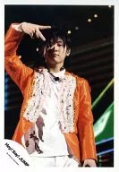 Hey! Say! JUMP / Ryosuke Yamada / Live Photo / Upper Body / Costume Orange / Right Hand Piece / Under Eyes / Official Official photo