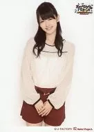 °C-ute/鈴木愛理/膝上・衣装白・黒・水玉模様・茶色・両手下・首傾げ・笑顔・2Lサイズ/Berryz工房×°C-ute 超HAPPYコラボ2012 ～スッペシャルでバコーン!～