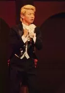 矢崎廣/演唱會照片・膝上・服裝黑・視線右・雙手胸前/舞台"夢幻巨寶"/正式生寫真