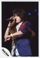 Sexy Zone/菊池風磨/ライブフォト・上半身・衣装青・ファー茶色・右手マイク・左腕前/公式生写真