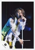 Kis-My-Ft2 / Taisuke Fujigaya / Live Photo / Above Knee / Costume White / Yellow / Fur / Microphone Stand / Facing Right / Looking Left / Official Official photo