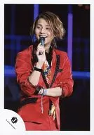 Kis-My-Ft2 / Taisuke Fujigaya / Live Photo / Upper Body / Costume Red / Right Hand Microphone / Left Hand Right Elbow / Eye Point Left / Official Official photo