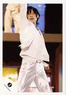 Johnnys Jr. / Hokuto Matsumura / Live Photo, Above the Knee, Costume White, Right Hand Lift, Left Hand Microphone, Above the Eye / Official Official photo