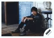 Arashi / Kazuya Ninomiya / Horizontal / Whole Body / Costume Blue / Black / Sitting / Body Left Facing / Official Official photo