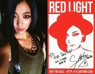 F (x) /Luna / Backside print autografado / CD "Red Light" (Coreia do Sul) Special Trekker
