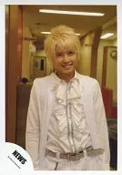 NEWS / Yuya Tegoshi / Above-the-knee ・ Costume white ・ Silver ・ Frill ・ Camera eyes ・ Background dressing room ・ Corridor / Official Official photo