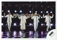 NEWS / Gather (4 people) Oyama, Tegoshi, Masuda, Kato / Whole body, Costume white, Silver, Both hands thumb and little finger stand, Microphone stand, Stage, Background black, チャンカパーナ / Official Official photo