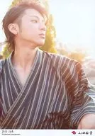 D2/山田裕貴/上半身・臉部橫向・藍色・浴衣・"2013生寫真"/官方浴衣