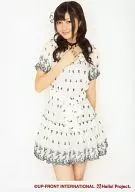 Berryz Kobo / Yurina Kumai / Kneecap / White costume / Black flower pattern / Right hand breast / Choker / Face left / Mouth closed / Background white / Official Official photo