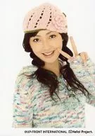 Berryz Kobo / Yurina Kumai / Bust Up / Costume Green / Yellow / Red / Sweater / Knit Cap / Pink / Left Hand Piece / Mouth Opening / Background White / Official Official photo