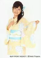 Berryz Kobo / Yurina Kumai / Kneecap / Yukata Yellow / Hair Ornament Cyan / Right Hand Breast / Left Hand Sleeve / Left Arm Open / Official Official photo