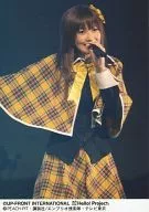 Berryz Kobo / Yurina Kumai / Live Photo / Above the Knee / Costume Yellow Black / Check Pattern / Left Hand Microphone / Official Official photo