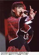 Berryz Kobo / Yurina Kumai / Live Photo / Upper Body / Costume Red / Black / Check Pattern / Front of fingers of the right hand / Left Hand Microphone / Official Official photo