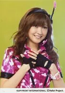 Berryz Kobo / Yurina Kumai / Bust Up / Costume Pink Camouflage / Both Hands Chest / Background Yellow-Green / Official Official photo