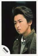 Arashi / Satoshi Ohno / Bust up / Costume, Khaki / White / Body facing left / Background black / Official Official photo