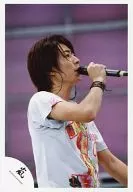 Arashi / Masaki Aiba / Live Photo / Upper Body / Costume White / Right Hand Microphone / Official Official photo