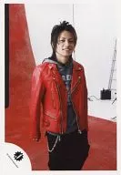 KAT TUN / Kiyoshi Tanaka / Knee-High / Costume red / Black / Background red / White / Official Official photo