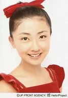 Berryz Kobo / Yurina Kumai / Face up, Costume red, Smile, Background white / Official Official photo