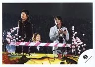 Johnnys / Tsubasa Imai / Jun' ichi Okada / Horizontal / Live Photo / Above the Knee / Costume Black Gray / Okada Left Hand Microphone / Background black / Official Official photo