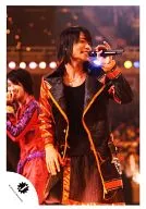 Ya-Ya-yah / Shoo Yamashita / Live Photo / Knee-Up / Costume Chestnuts, Orange, Left Hand Microphone, Smile / Official Official photo