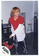 KinKi Kids / Koichi Domoto / Whole body ・ Costume red ・ Shirt white ・ Eyes right ・ Left hand chair back rest ・ Trash bin ・ 2 / Official Official photo