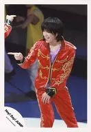 Hey! Say! JUMP / Yuri Chinen / Live Photo / Knee-High / Costume Red / Gold / Inner Purple / Right Hand Finger Pointing / Eye Left / Bent Forward / Official Official photo