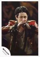 Kanjani Eight / You Yokoyama / Upper Body / Costume Red, Gold, Black / Both Hands Microphone / Live Photo / Official Official photo