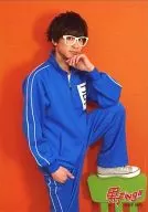 Tomoru Akazawa / Blue Jersey / Glasses / Left Hand Face / Background Orange / Character Shoot / Stage "Men's! 4"