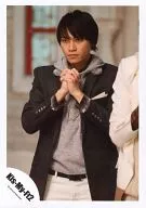Kis-My-Ft2/二階堂高嗣/膝上・衣装黒・グレー・ズボン白・両手合わせ/公式生写真