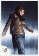 岚/大野智/膝上衣褐色裤子灰色围巾黑色两手展开墙银开口/官方生写真