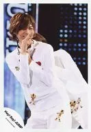 Hey! Say! JUMP / Hirota Yabu / Live Photo / Above the Knee / Costume White / Right Hand Piece / Left Hand Chest / Eye View Right / Smile / Official Official photo