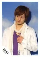 A.B.C-Z / Ryoichi Tsukada / Bust up / Costume white / Inner purple / Left hand stole / Background sky / Official Official photo