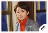 Arashi / Satoshi Ohno / Horizontal ・ Bust up ・ Costume gray ・ Orange ・ Background window / Official Official photo