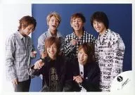 KAT-TUN/集合(6人)/横型・上半身・赤西指差し・背景紺白/公式生写真