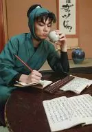 Kazuki Watanabe (Bunjiro Shioe) / Green Costume / Sitting / Right Hand Writing, Left Hand Bathhouse, Hanging Scroll 「 is Guts! 」 Character Actor Shot / Musical Nintama Rantaro Official photo