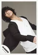 KAT TUN / Akanishi Jin / Upper Body / Costume black / Inner white / Necklace / Body facing right / Background grey / Official Official photo