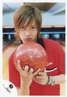 NEWS / Tomohisa Yamashita / Bust up / Costume red / Two handed ball / bowling alley / Official Official photo