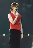 KAT TUN / Hitoshi Akanishi / Live Photo / Above Knee / Tank Top Red / Right Hand Microphone / No Frame / Official Official photo