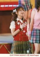 Morning Musume / Mari Yaguchi / Live Photo / Kneecap / Costume Red / Star Pattern / Check Pattern Skirt / Right Hand Breast / Official Official photo