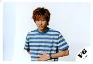 V6 / Ken Miyake / Horizontal, Upper Body, Blue, White, Striped Pattern, Left Hand Stomach / Official Official photo