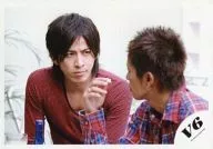 V6 / Takeshi Morita, Junichi Okada / Horizontal, Bust up, Costume red, Plaid Shirt, Food on the right hand / Official Official photo