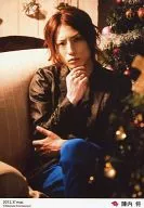 D2 / Sho Jinnai / Above Knee / Black Costume / Sitting / Right Hand Jaw / Sitting / Christmas Tree / 2012. X' mas / Official Official photo